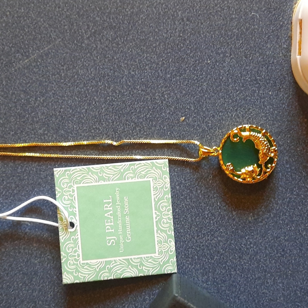 New SJ Pearl Agate Koi Pendant Necklace